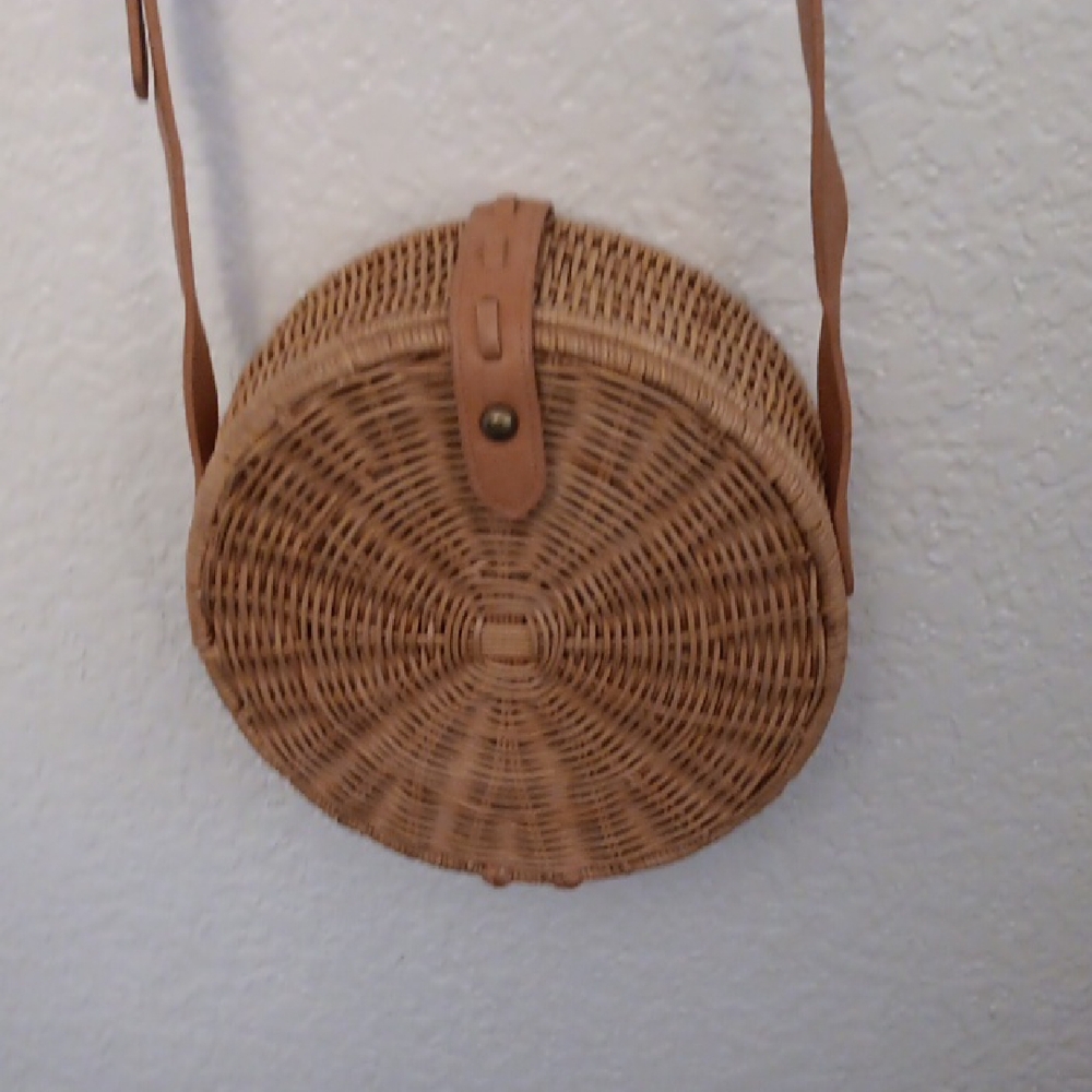 Universal Thread Preloved Tan Woven Crossbody Bag Very Good Condition